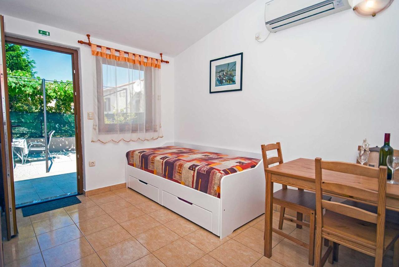 Apartman Kirac Pomer Exteriér fotografie
