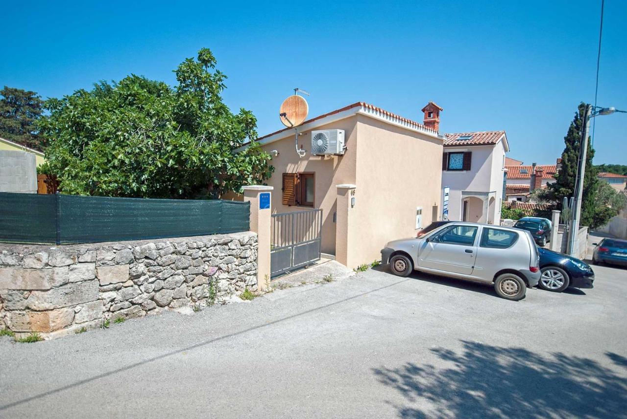 Apartman Kirac Pomer Exteriér fotografie